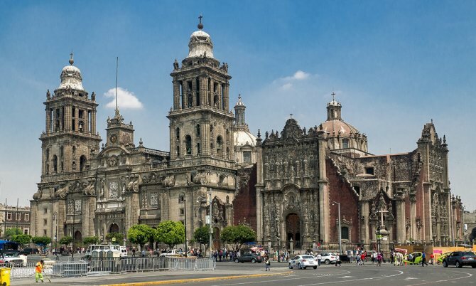 Площадь Конституции в Мехико